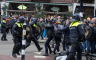 Haos na ulicama Amsterdama, policija pušta i pse na ljude