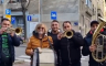 Žika Todorović zasvirao "Đurđevdan" sa trubačima nasred ulice