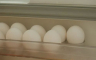 Zašto jaja nikako ne smijete da čuvate u vratima frižidera