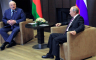 AP: Lukašenko poklonio Putinu traktor za 70. rođendan