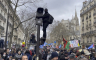 Deseti dan protesta u Parizu, a Makron ne odustaje od reforme (VIDEO)