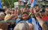 Petrović sa pristalicama stiže na Trg Krajine, došlo do naguravanja sa policijom (FOTO/VIDEO)
