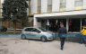 Vukanović u znak protesta parkirao auto ispred ulaza u Narodnu skupštinu (VIDEO)