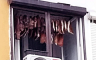 Neobičan prizor u centru Banjaluke, suši meso u stanu