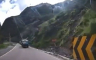 Zastrašujući snimak odrona u Peruu: Ogromna stijena pala na vozila (VIDEO)