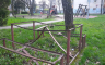 Park u centru Banjaluke devastiran, dijelovi rasuti na sve strane (FOTO)