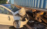 Automobil udario u teretni voz, dva vagona iskliznula sa pruge