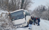 Autobus pun učenika završio u kanalu