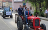 Maturanti iz Kiseljaka na matursko veče stigli traktorima (FOTO)