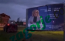 Traktorom protiv HDZ-a: Iščupao predizborni plakat (VIDEO)