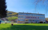 Djevojčica (14) pala s trećeg sprata škole u Velikoj Kladuši, prevezena u bolnicu