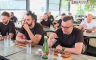 U Hrvatskoj održano takmičenje u jedenju ćevapa: Prvak pojeo 90 (VIDEO)