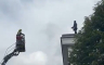 Slovenački poslanik prijetio da će skočiti sa krova skupštine (VIDEO)