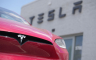 Tesla ga odveo pravo na šine, vozač krivi autopilot (FOTO)
