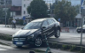 Neobična scena u Banjaluci: Automobil “spao” sa parkinga