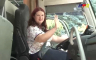 Žena za volanom autobusa: Pričaju da vozi bolje od muškaraca (VIDEO)
